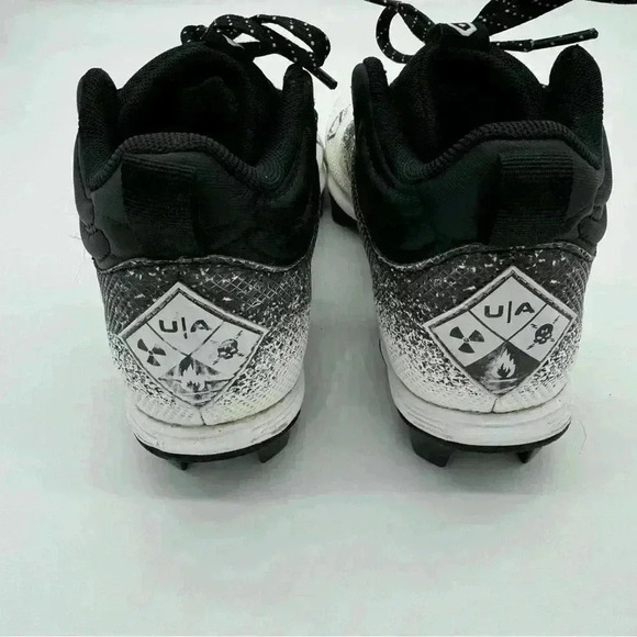 Under Armour Lock Down Football Cleats 3025088-001 Size 5Y - Picture 2 of 5
